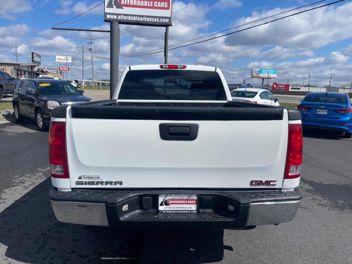 2011 White GMC Sierra 1500 Extended Cab (1GTR1TEX7BZ) with an V6, 4.3 Liter engine, Automatic, 4-Spd w/Overdrive transmission, located at 8008 Warden Rd, Sherwood, AR, 72120, (501) 801-6100, 34.830078, -92.186684 - Photo#5